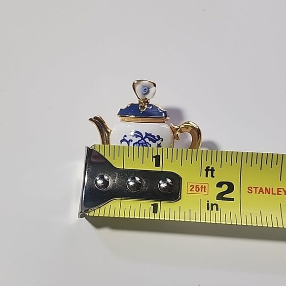 Vintage Avon Teapot Pin Gold Tone & Blue & White Ceramic 1.5" - Picture 5 of 5